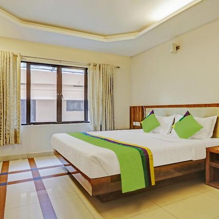 Hotel Treebo Trend Time Square Marine Drive à Kochi Extérieur photo