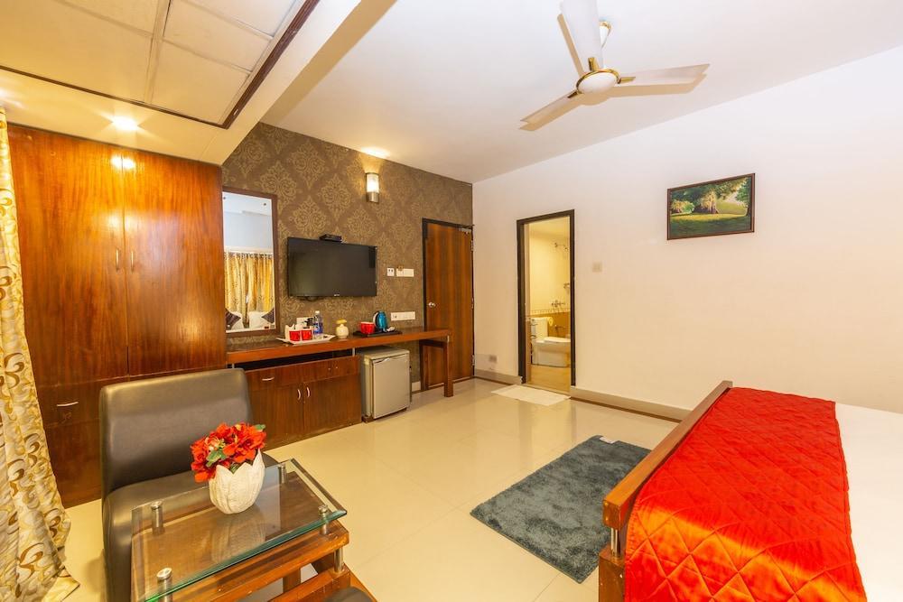 Hotel Treebo Trend Time Square Marine Drive à Kochi Extérieur photo