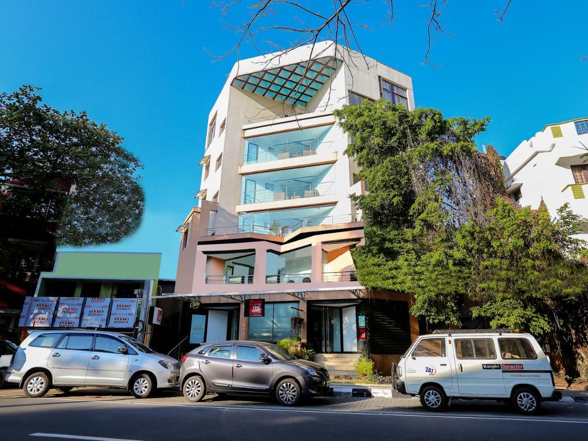 Hotel Treebo Trend Time Square Marine Drive à Kochi Extérieur photo