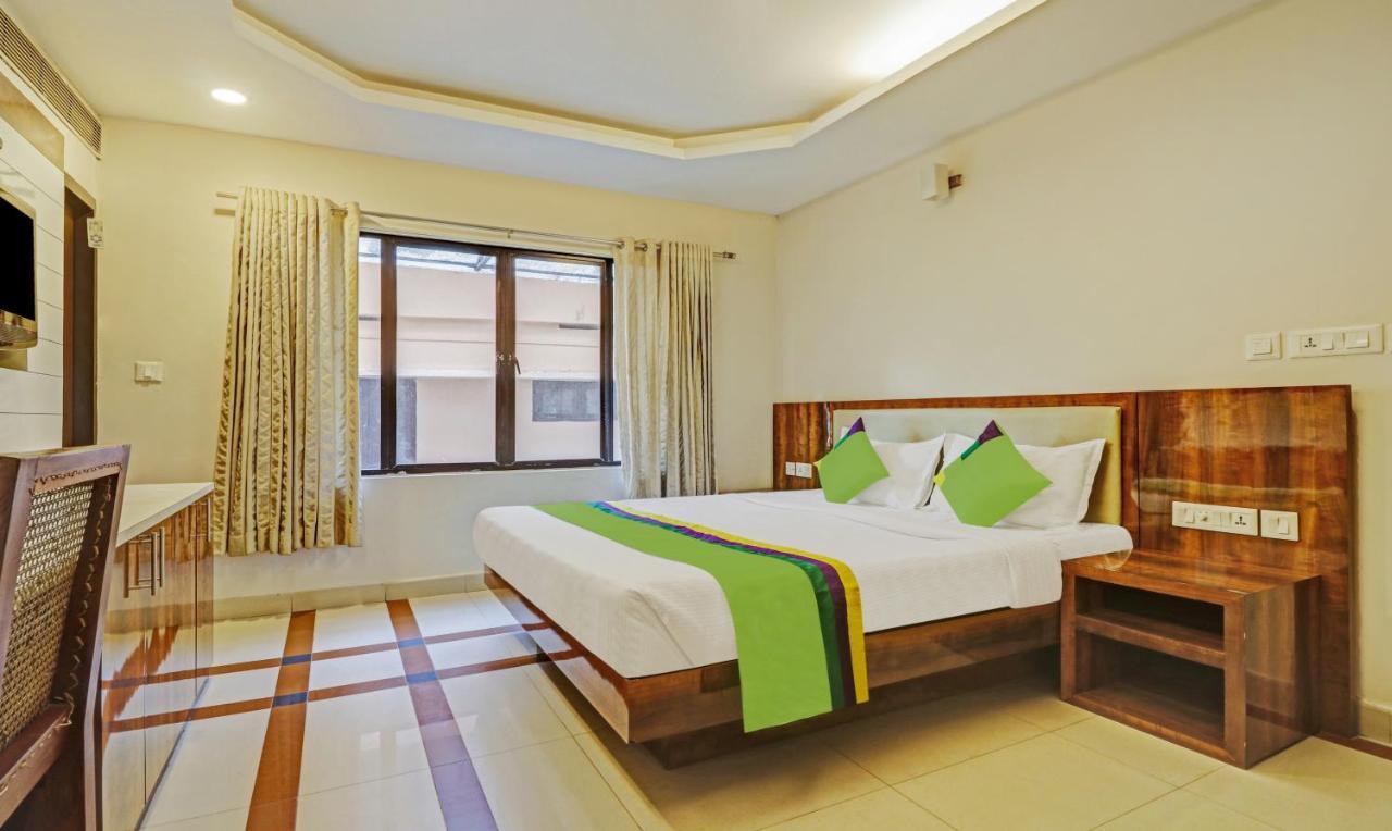 Hotel Treebo Trend Time Square Marine Drive à Kochi Extérieur photo