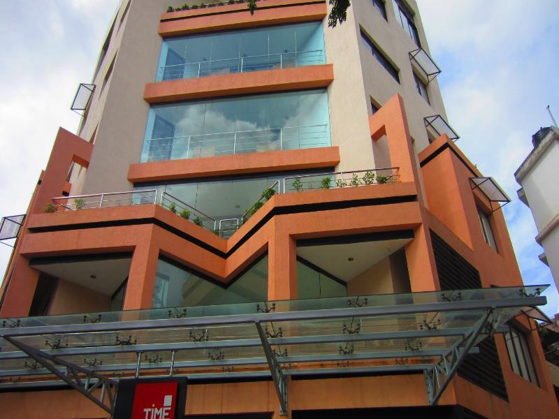 Hotel Treebo Trend Time Square Marine Drive à Kochi Extérieur photo