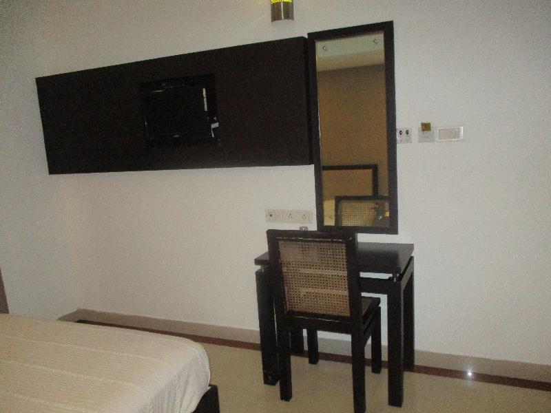 Hotel Treebo Trend Time Square Marine Drive à Kochi Extérieur photo
