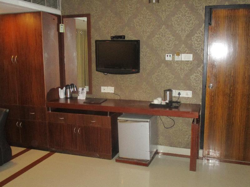 Hotel Treebo Trend Time Square Marine Drive à Kochi Extérieur photo