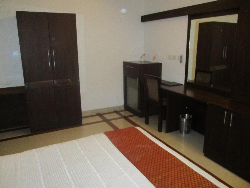 Hotel Treebo Trend Time Square Marine Drive à Kochi Extérieur photo