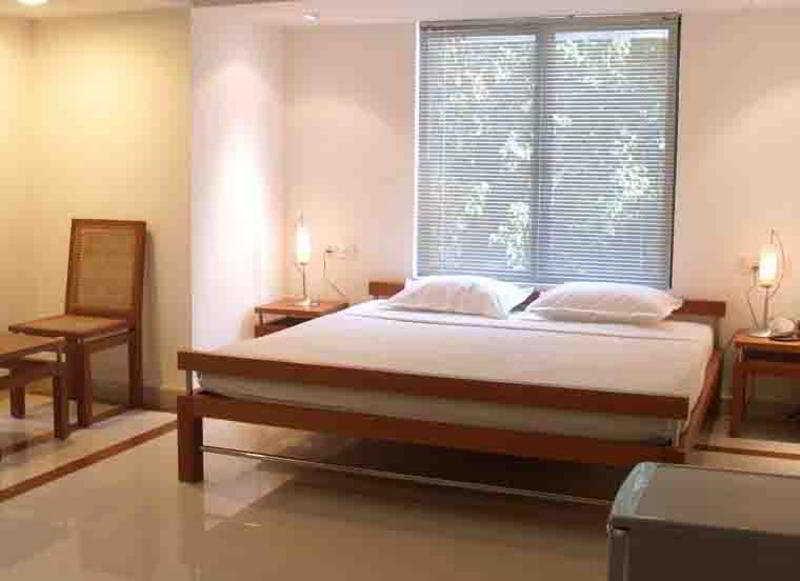 Hotel Treebo Trend Time Square Marine Drive à Kochi Chambre photo