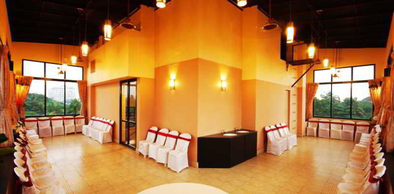 Hotel Treebo Trend Time Square Marine Drive à Kochi Extérieur photo