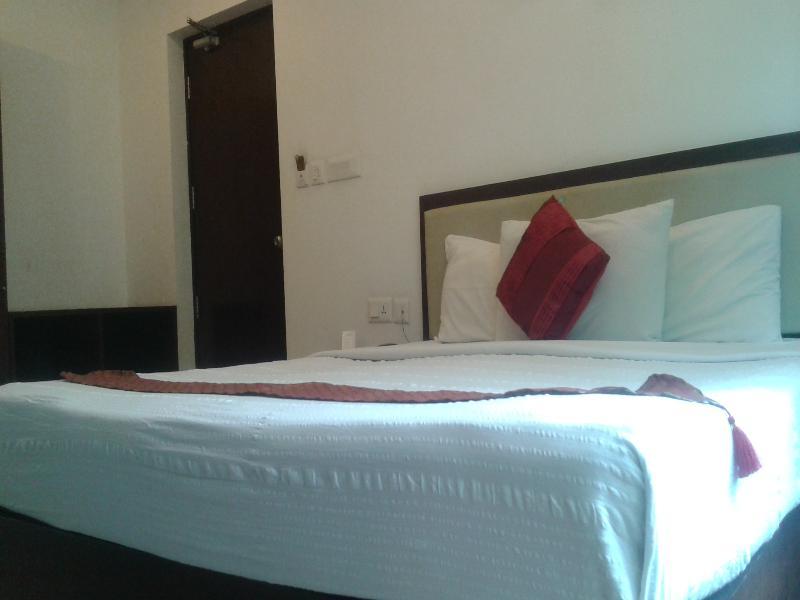 Hotel Treebo Trend Time Square Marine Drive à Kochi Extérieur photo