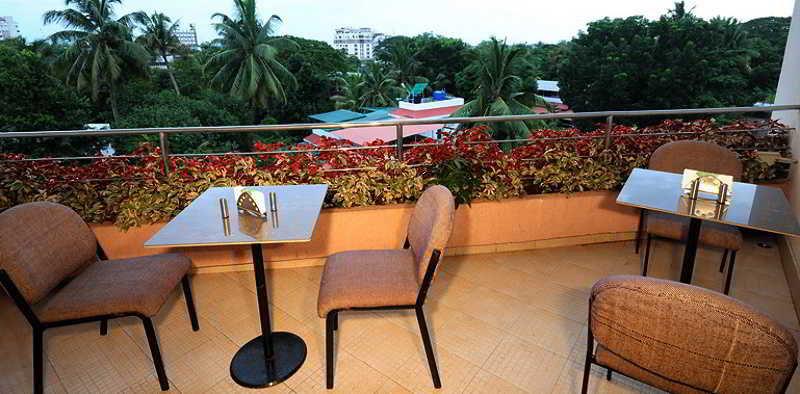 Hotel Treebo Trend Time Square Marine Drive à Kochi Extérieur photo