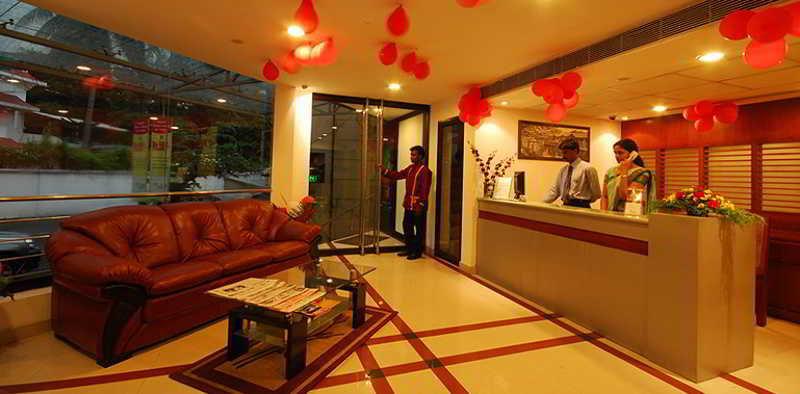 Hotel Treebo Trend Time Square Marine Drive à Kochi Extérieur photo