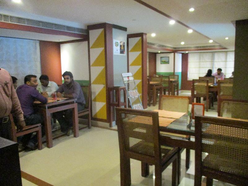 Hotel Treebo Trend Time Square Marine Drive à Kochi Extérieur photo
